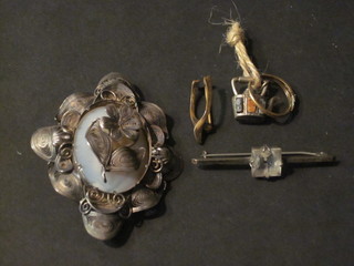 An oval pierced silver filigree brooch, 2 other brooches, a gilt metal ring and a silver metal charm