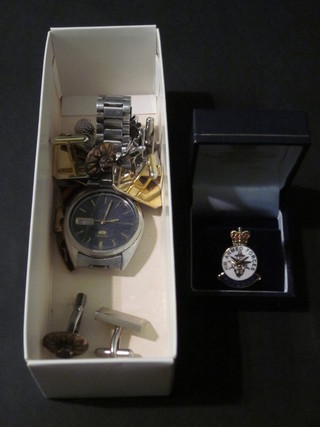 An enamelled veteran badge, a Seiko wristwatch and 2 pairs of  cufflinks