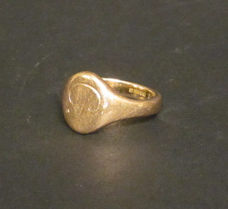 A 9ct gold signet ring