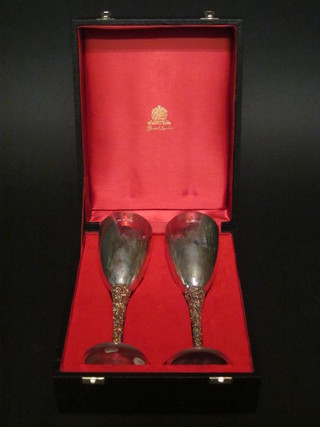 A pair of Stuart Devlin silver gilt champagne flutes 13 1/2 ozs