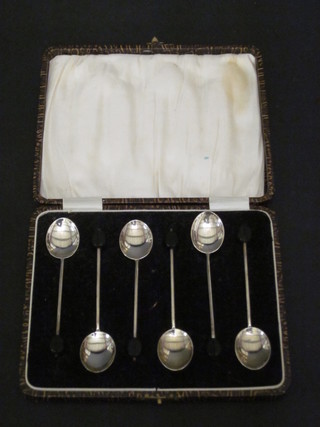 A set of 6 silver bean end coffee spoons, Birmingham 1926