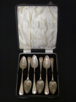A set of 6 silver grapefruit spoons, Sheffield 1939, 5 ozs, cased