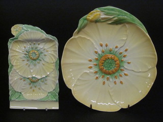 A Carltonware Australian design buttercup pattern rectangular  dish 6" together with a do. circular plate 8 1/2"