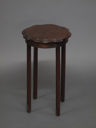 A circular Edwardian mahogany occasional table raised on turned supports 13"