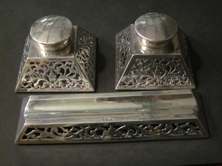 A pierced silver 3 piece desk set comprising rectangular pen rest and 2 pierced silver ink well frames, Birmingham 1926