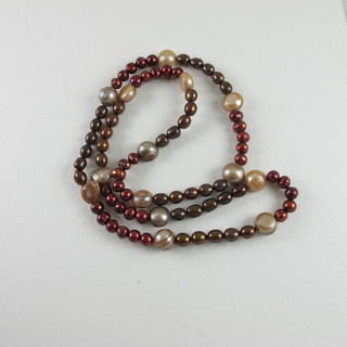 A freshwater pearl necklace 24"