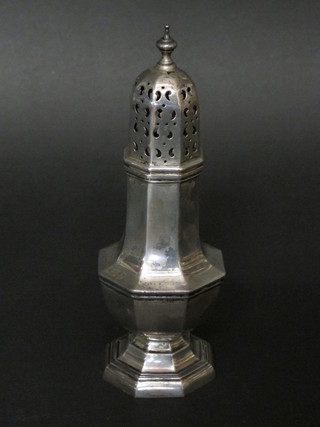 A Georgian style octagonal silver sugar sifter, Birmingham 1916, 3 1/2 ozs