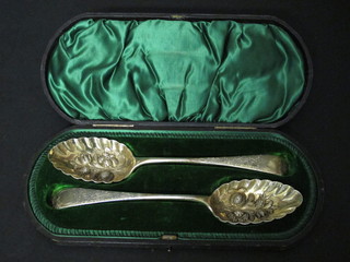 A pair of silver gilt plated berry spoons, cased