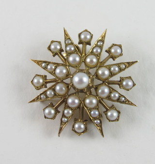 A gold star shaped brooch set demi-pearls