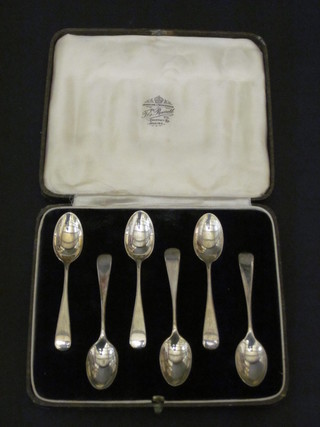A set of 6 silver Old English pattern coffee spoons, London  1939, 1 ozs, cased