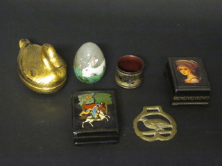 2 20th Century Russian lacquered boxes with hinged lids 4", a lacquered figure of a duck etc