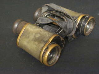 A pair of Soviet Russian field glasses with hammer and sickle marked 61740 1932  ..bw875