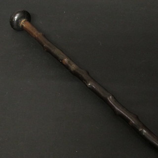 A walking cane, the handle set 3 dice