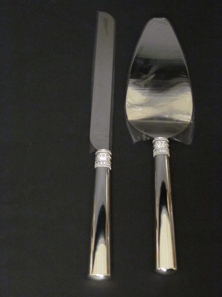 A Wedgwood silver plated Vera Wang bread knife and flan slice