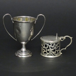 A Mappin & Webb silver twin handled trophy cup Sheffield 1824  2.75 ozs, together with a pierced circular silver mustard pot  Birmingham 1912, 2 ozs, hinge f and r and blue glass liner f,