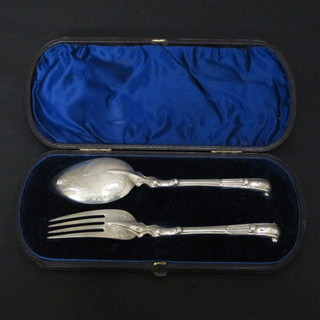 A Victorian silver 2 piece christening set comprising spoon and fork, London 1882, 2 1/2 ozs, cased,