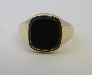 A 9ct gold signet ring set a square cut bloodstone