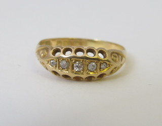 A Victorian 18ct yellow gold dress ring set 5 small diamonds