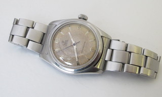 An automatic Tudor Oyster wristwatch contained in a stainless steel case