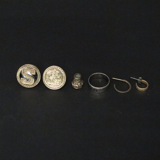 A pierced gilt metal ring, 1 other and a small collection of costume jewellery