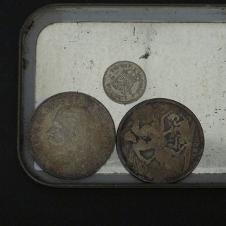 A Victorian 1890 crown, a George V 1935 crown and a George  VI 1944 sixpence