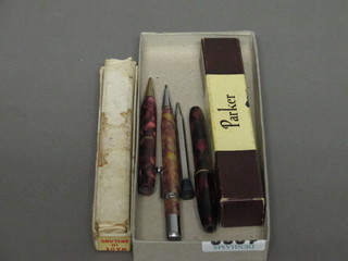 A Parker Duofold fountain pen in a red marble case, a Conway Stuart Dinky 550 and 3 propelling pencils - 1 f,