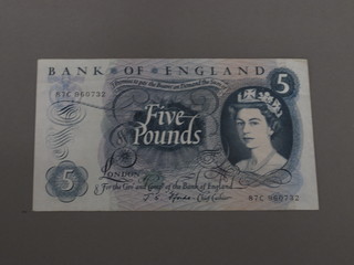 A blue œ5 note serial number 87C960732