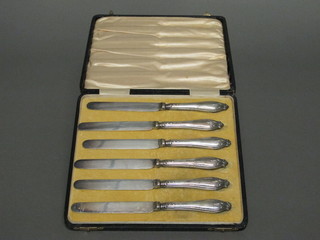 A set of 6 silver handled tea knives