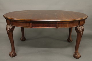 An Edwardian Chippendale style oval extending dining table with 1 extra leaf, raised on carved cabriole supports 58"