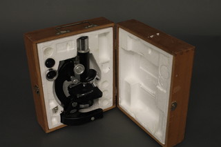 A Micro microscope 32 x 1200x, boxed