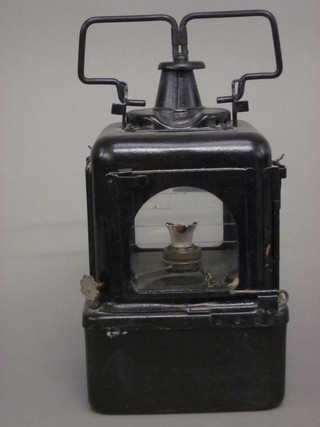 A square LNER Burner Assembly Railway signalling lantern, patent 55/4  ILLUSTRATED
