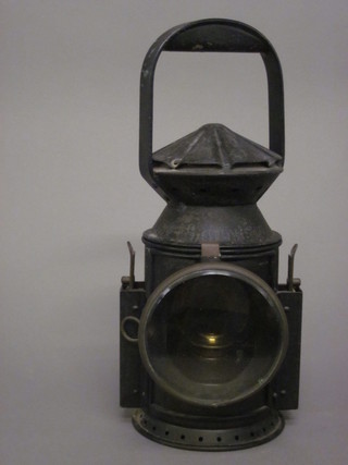An oil railway signalling lantern