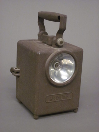 A Wonder lantern, Type AGRAL