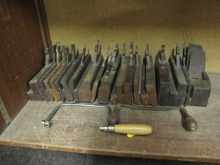 17 various moulding planes, a smoothing plane, a jack plane, a bow saw and a spoke shave