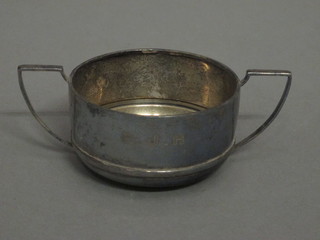 An Art Deco silver twin handled sugar bowl, Birmingham 1928,  3 1/2 ozs