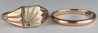 A 9ct gold wedding band together with a 9ct gold signet ring