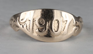 A gold signet ring marked 1907
