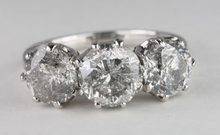 A lady's 18ct white gold dress ring set 3 diamonds, approx  3.77ct