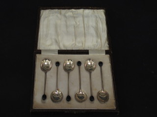 A set of 6 silver bean end coffee spoons, Birmingham 1929,  cased