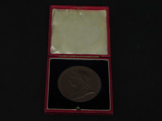 A bronze medallion to commemorative Queen Victoria's  Diamond Jubilee, cased