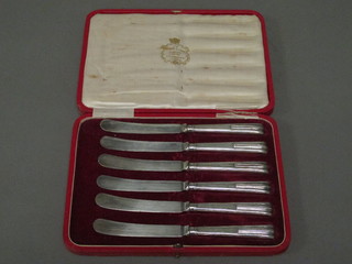 A set of 6 silver handled tea knives