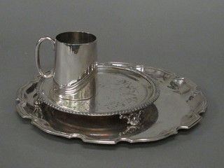 A silver half pint tankard, 2 circular silver plated salvers