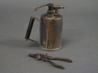 A Victorian brass garden sprayer and an adjustable saw setter