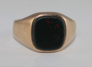 A 9ct gold signet ring set a square cut blood stone