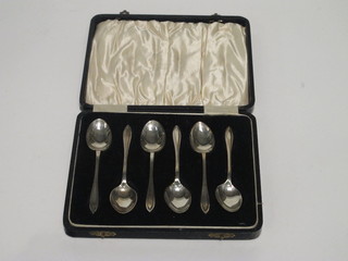 A set of 6 silver coffee spoons, Birmingham 1929, 1 oz, cased