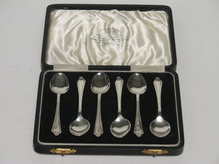 A set of 6 silver coffee spoons, London 1926, 1 oz