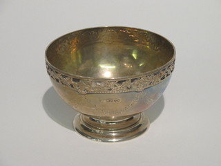 A Victorian circular silver sugar bowl London 1880 4 1/2 ozs