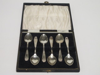 A set of 6 silver coffee spoons, Sheffield 1931 2 ozs, cased