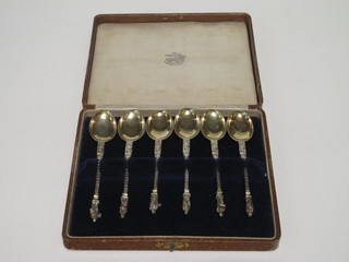 A set of 6 Continental silver apostle spoons, cased