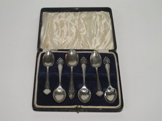 A silver teaspoon Sheffield 1921 together with 5 silver coffee spoons Sheffield 1919, cased, 3 ozs